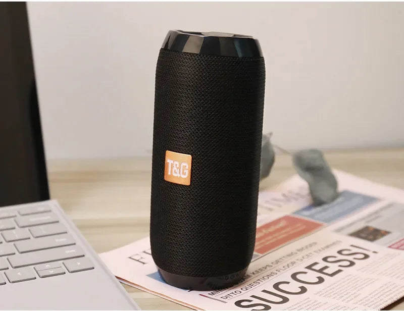 Caixinha de som bluetooth, som limpo, bateria resistente.